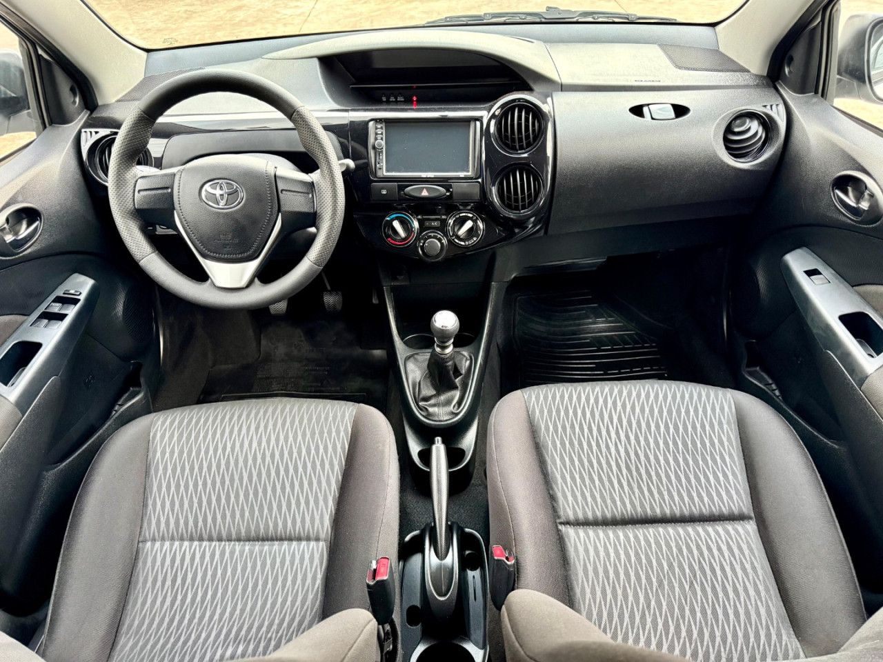 Etios Hatch 1.3 16V 4P FLEX X Etios Hatch 1.3 16V 4P FLEX X