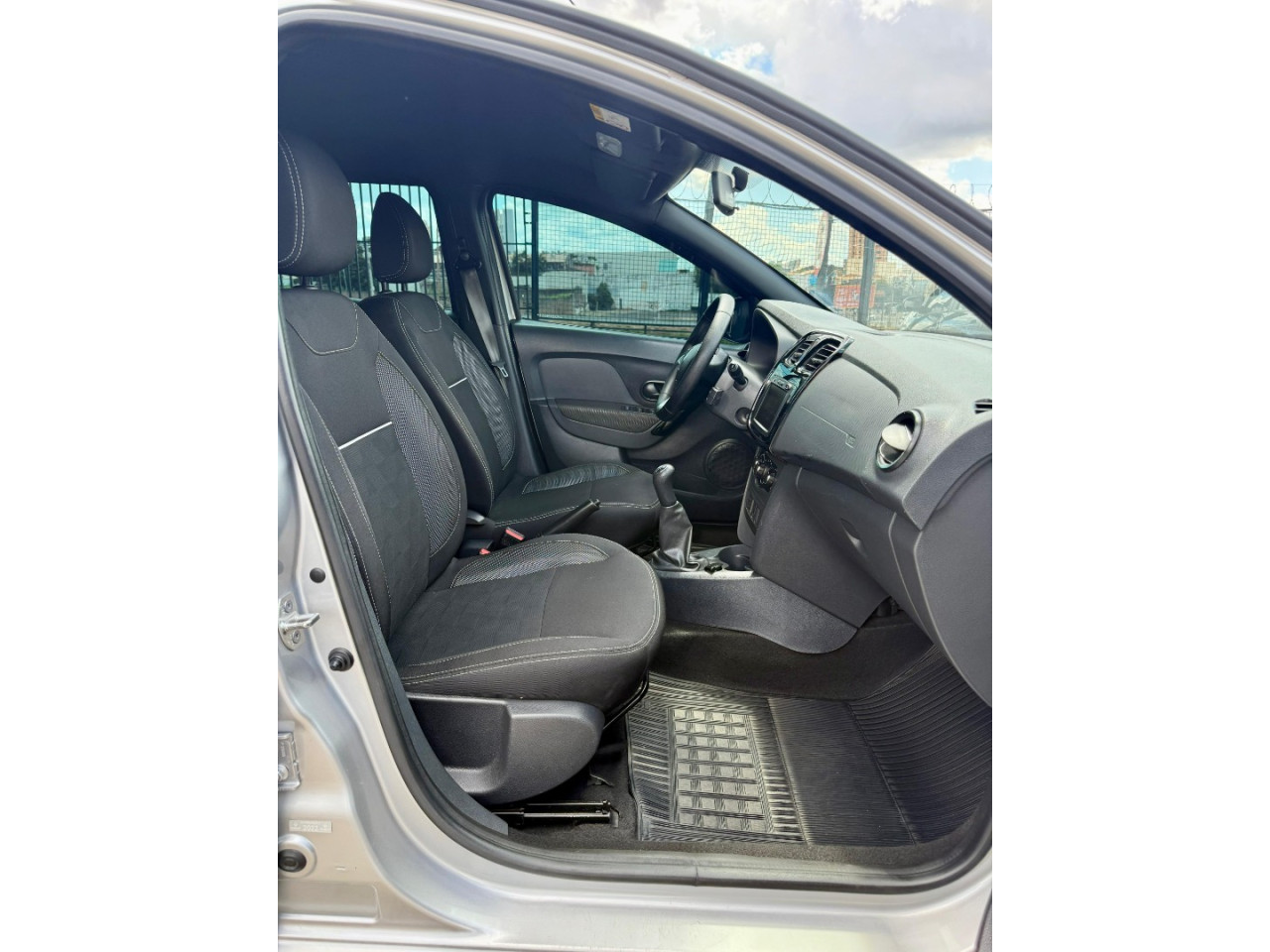 Logan 1.0 12V 4P FLEX SCE ZEN