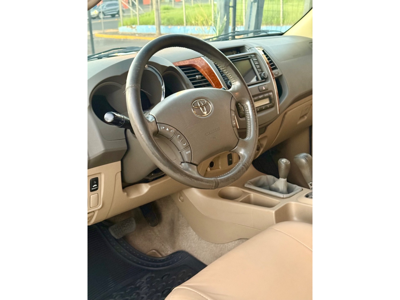 Hilux SW4 3.0 16V 4P SRV 4X4 7 LUGARES TURBO DIESEL AUTOMÁTICO