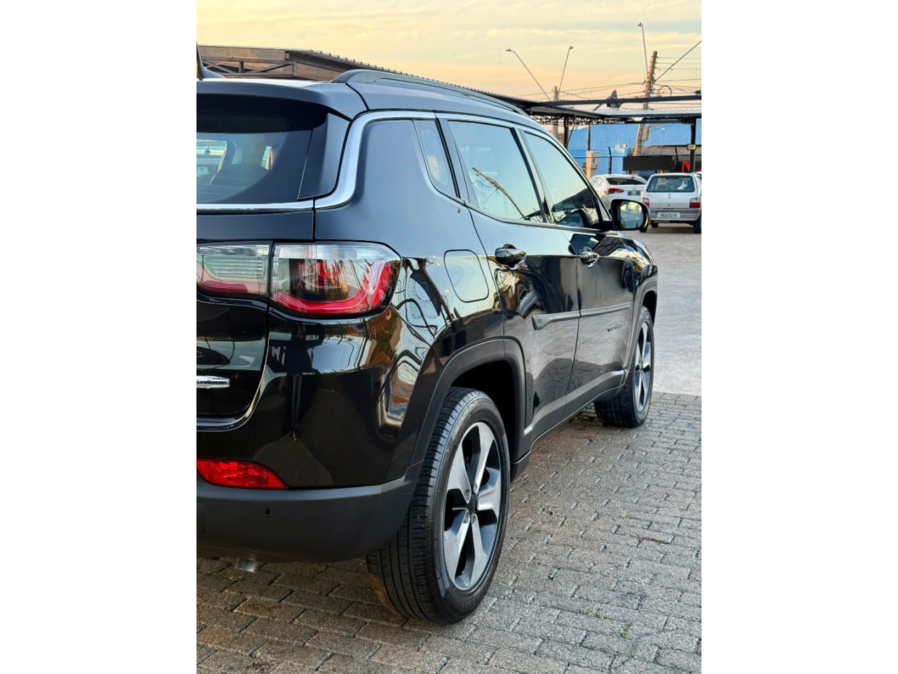 Compass 2.0 16V 4P LONGITUDE FLEX AUTOMÁTICO