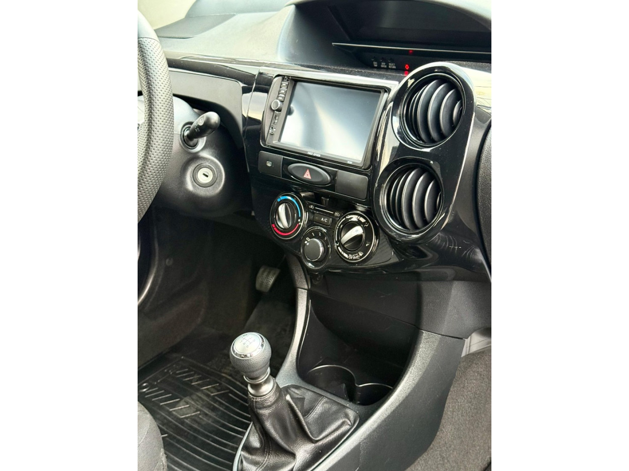 Etios Hatch 1.3 16V 4P FLEX X Etios Hatch 1.3 16V 4P FLEX X