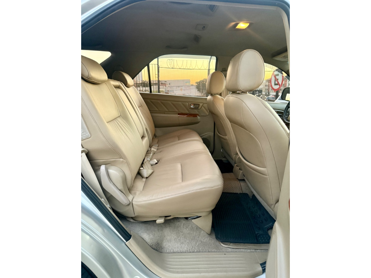 Hilux SW4 3.0 16V 4P SRV 4X4 7 LUGARES TURBO DIESEL AUTOMÁTICO