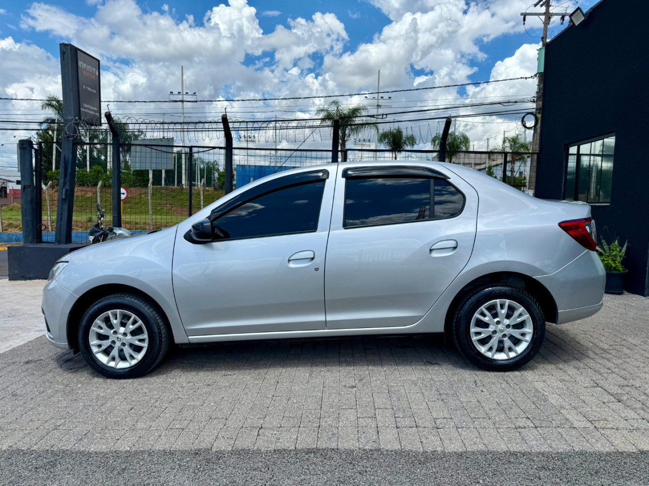 Logan 1.0 12V 4P FLEX SCE ZEN