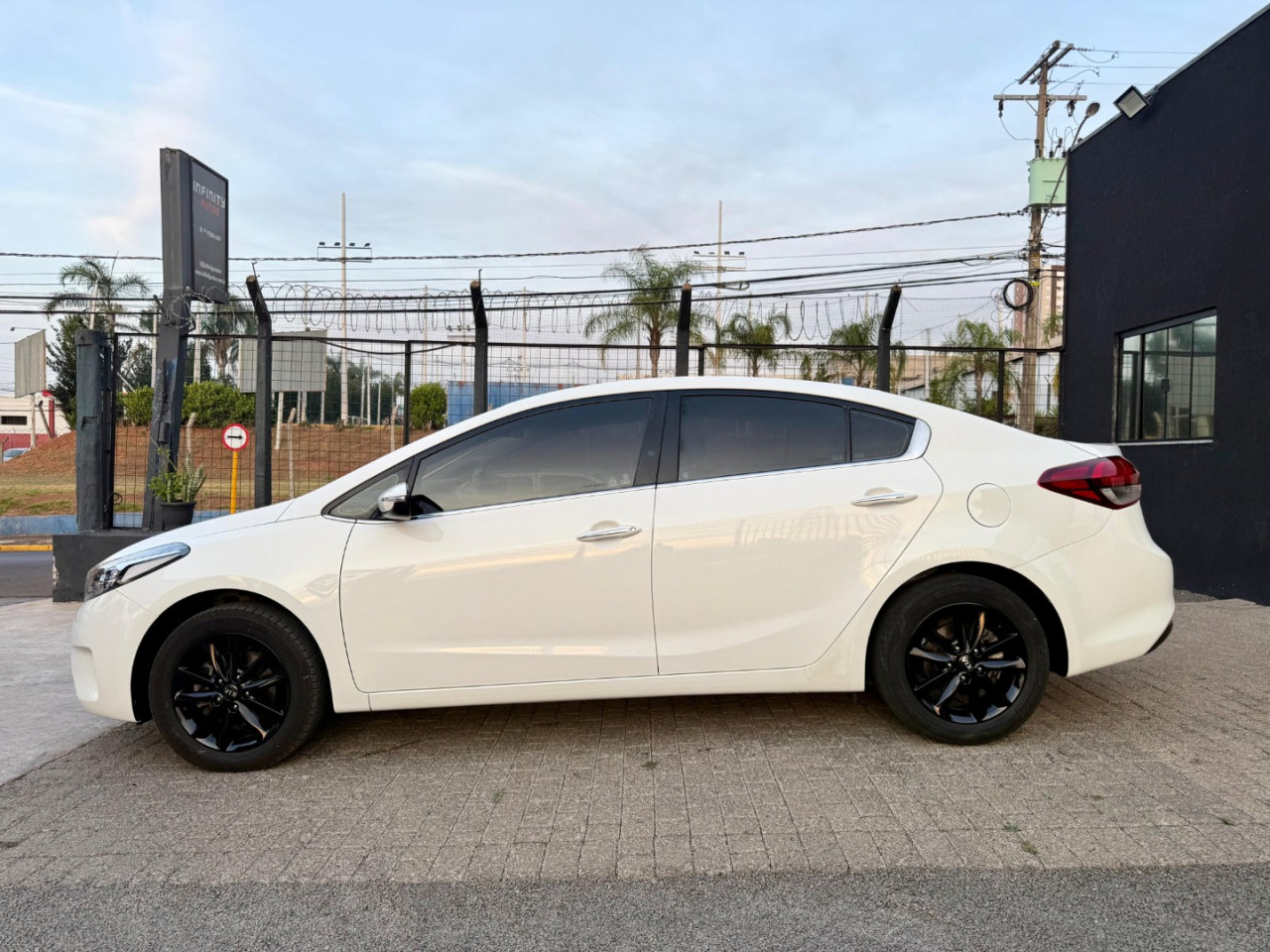 Cerato Sedan 1.6 16V 4P SX3 AUTOMÁTICO Cerato Sedan 1.6 16V 4P SX3 AUTOMÁTICO