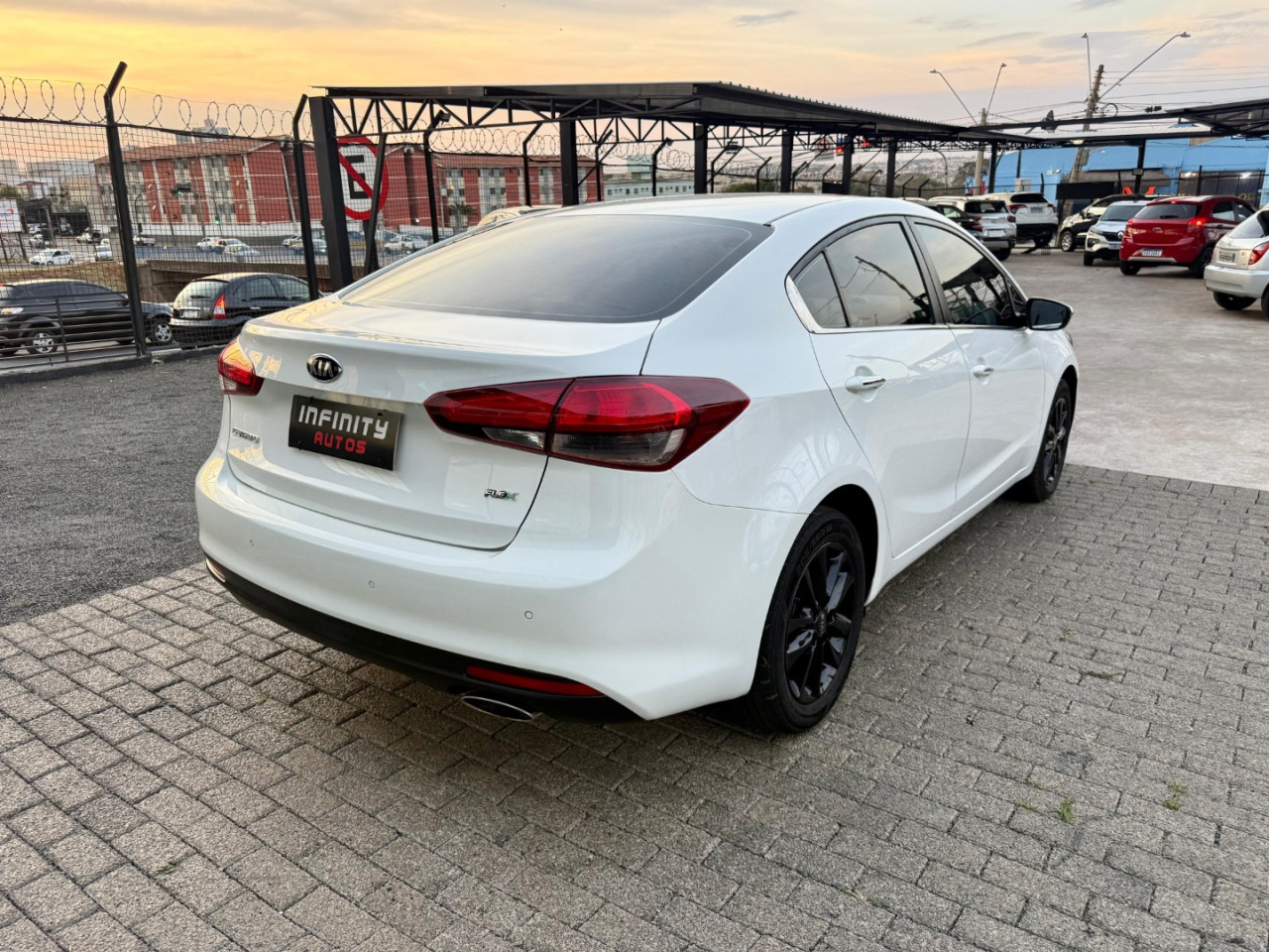 Cerato Sedan 1.6 16V 4P SX3 AUTOMÁTICO Cerato Sedan 1.6 16V 4P SX3 AUTOMÁTICO