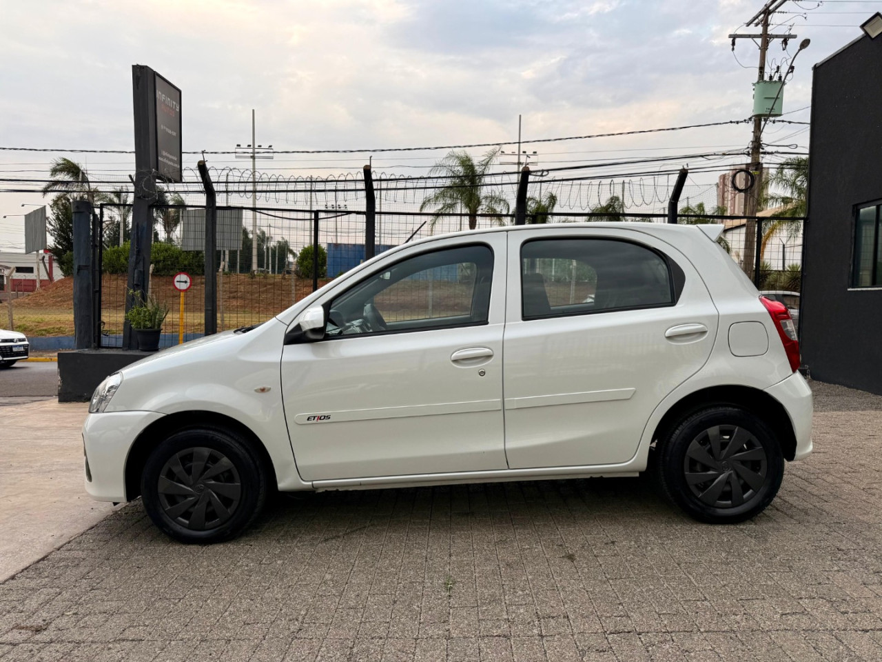 Etios Hatch 1.3 16V 4P FLEX X Etios Hatch 1.3 16V 4P FLEX X