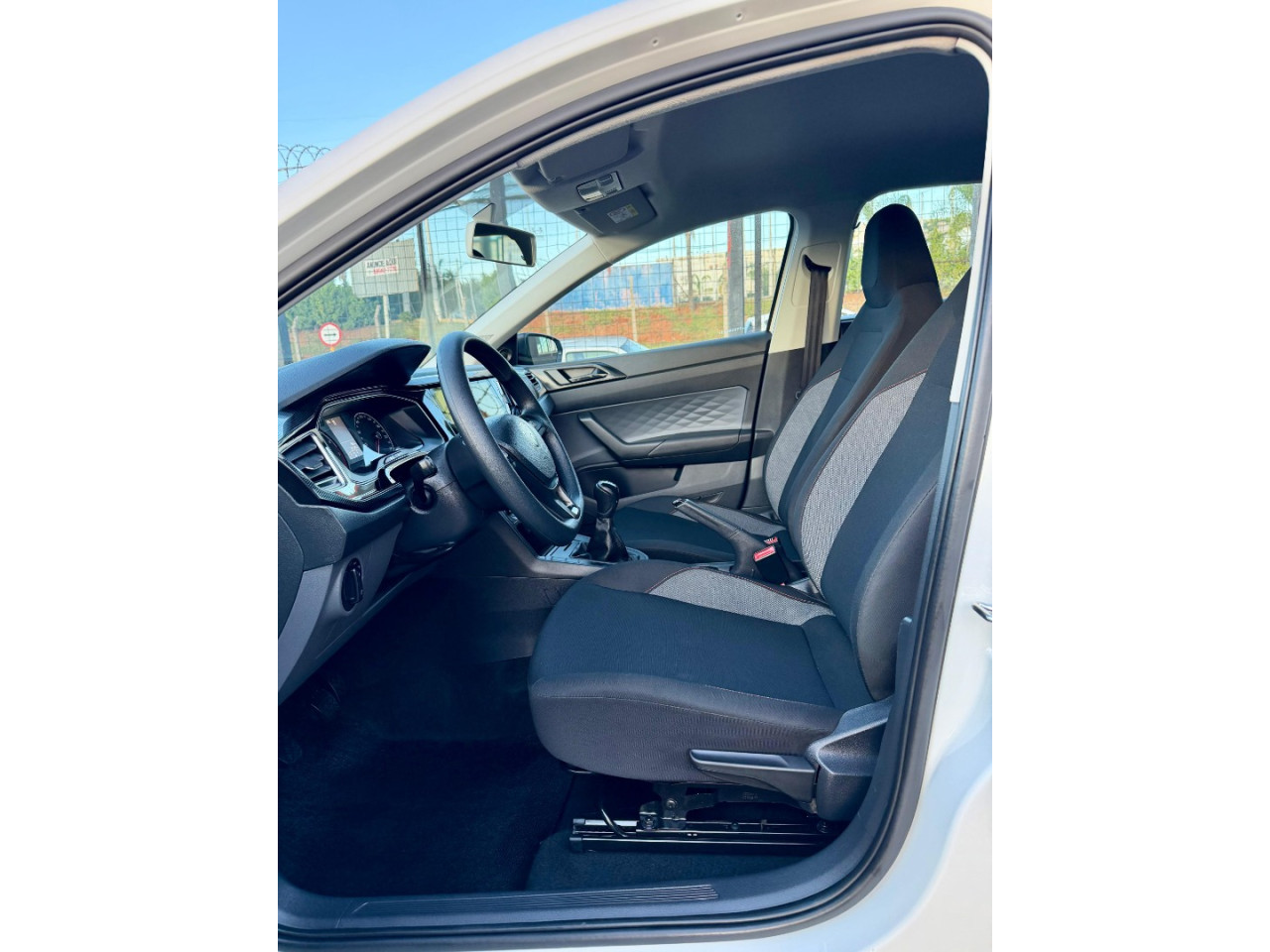 Polo Hatch 1.0 4P MPI TRACK