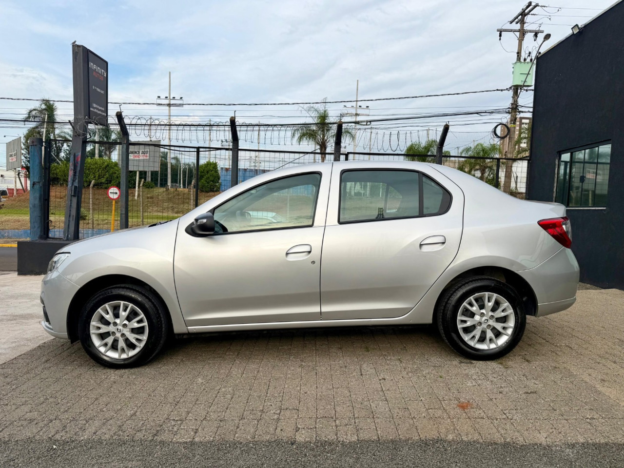 Logan 1.0 12V 4P FLEX SCE ZEN