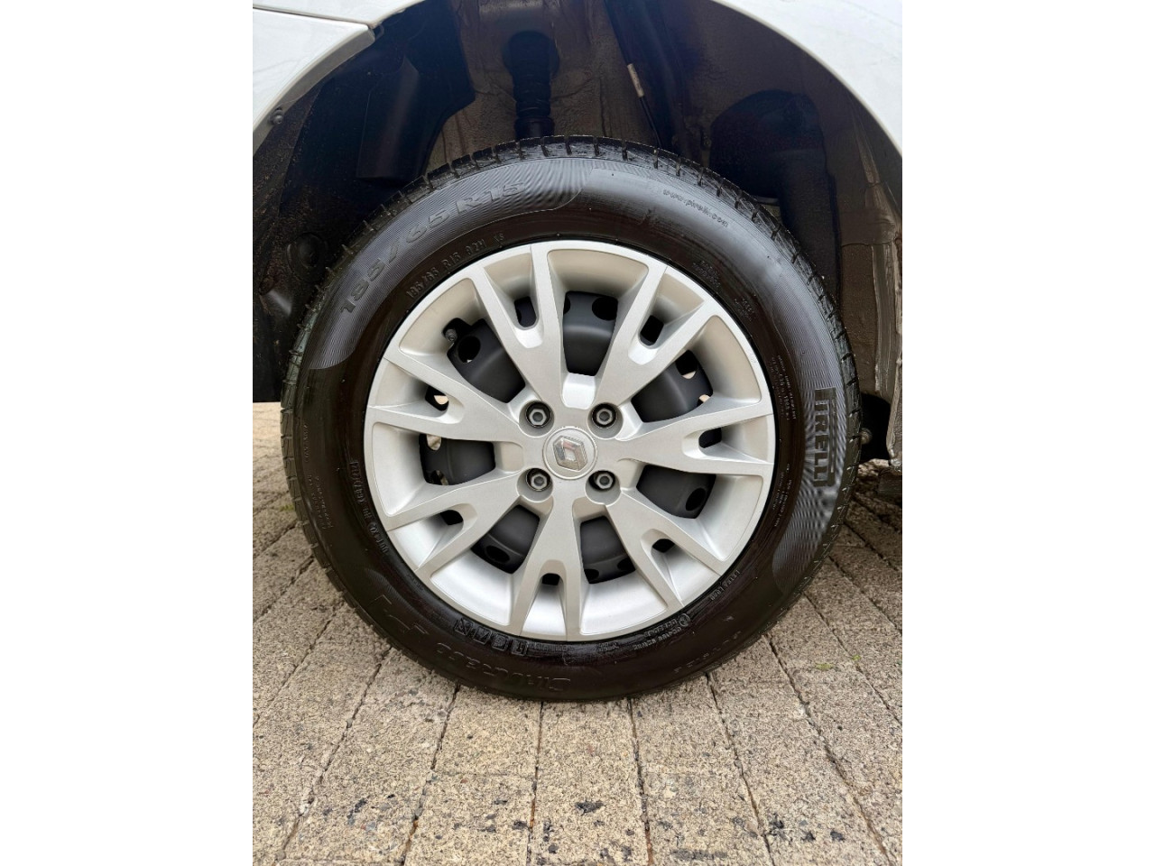 Logan 1.0 12V 4P FLEX SCE ZEN