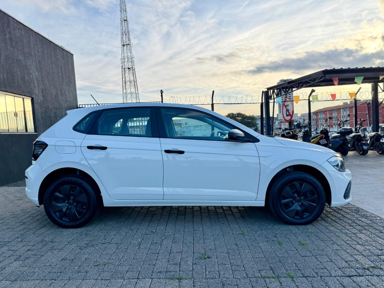 Polo Hatch 1.0 4P MPI TRACK