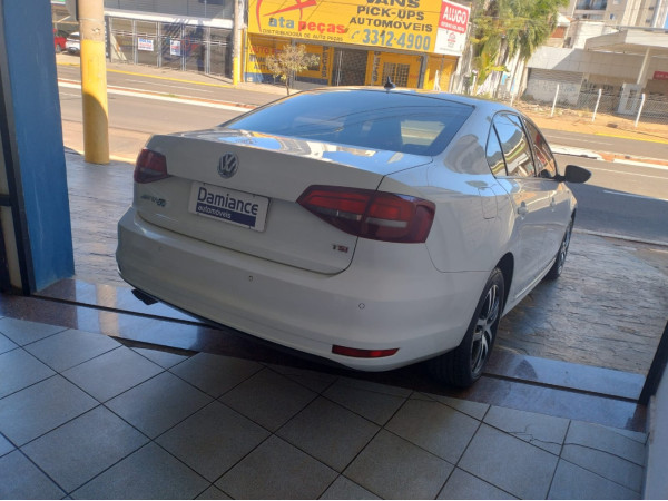 VOLKSWAGEN Jetta 1.4 16V 4P TSI CONFORTLINE AUTOMÁTICO