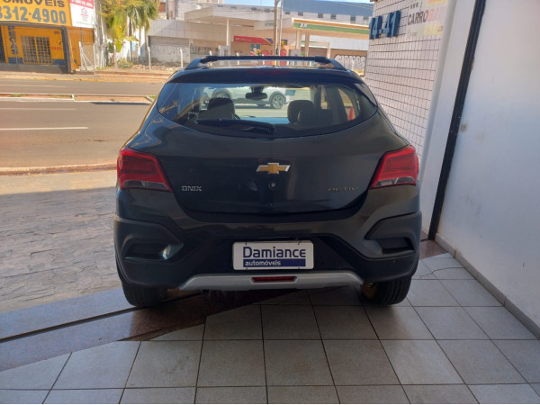 CHEVROLET Onix Hatch 1.4 4P FLEX ACTIV