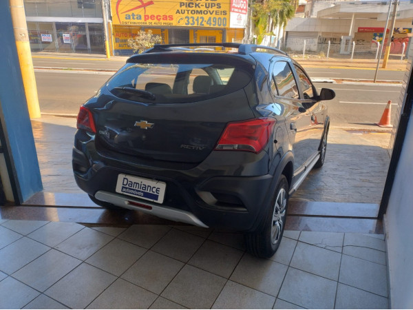 CHEVROLET Onix Hatch 1.4 4P FLEX ACTIV