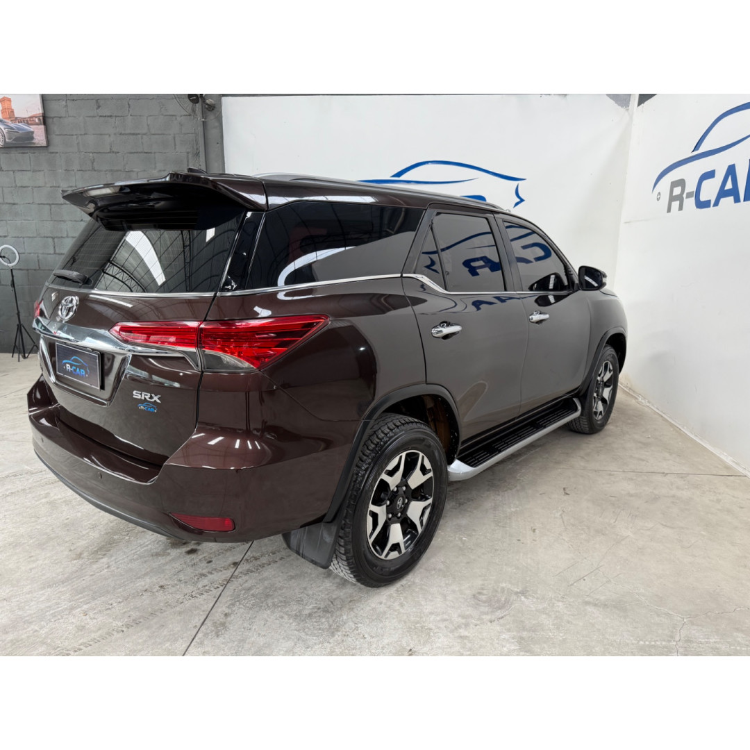 Hilux SW4 2.8 16V 4P SRX 4X4 7 LUGARES TURBO DIESEL AUTOMÁTICO