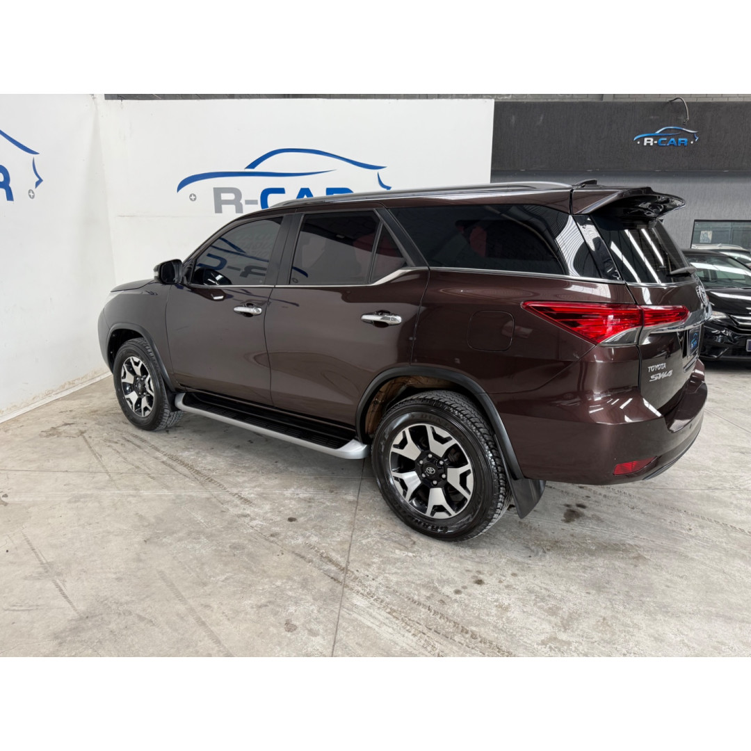 Hilux SW4 2.8 16V 4P SRX 4X4 7 LUGARES TURBO DIESEL AUTOMÁTICO