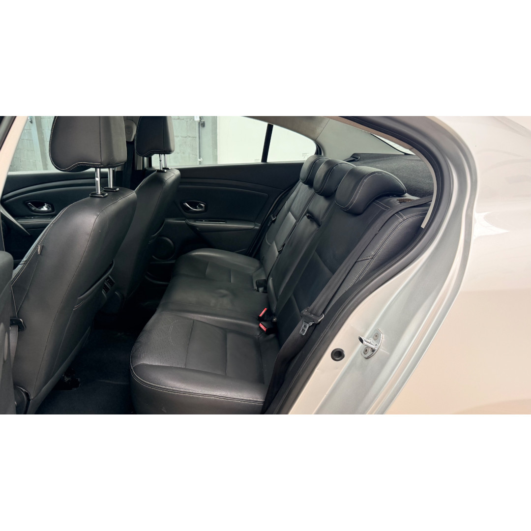 RENAULT Fluence 2.0 16V 4P FLEX DYNAMIQUE AUTOMÁTICO