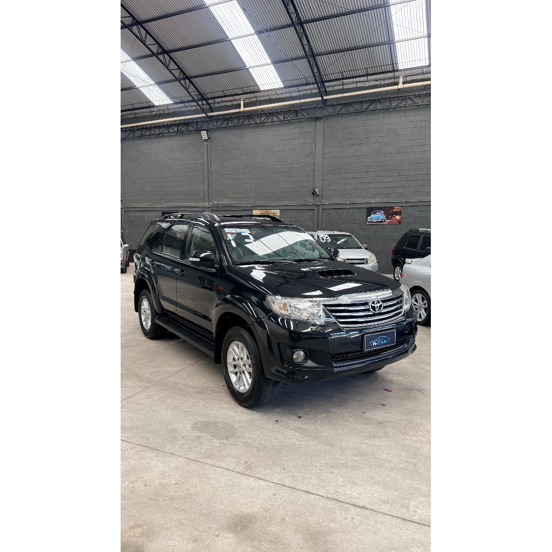 TOYOTA Hilux SW4 3.0 16V 4P SRV 4X4 7 LUGARES TURBO DIESEL AUTOMÁTICO