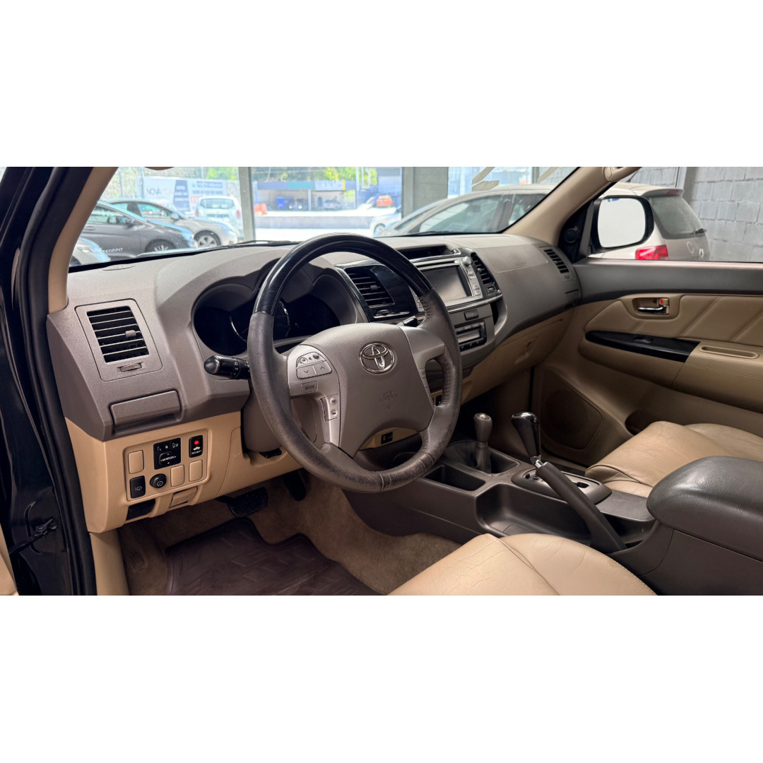 TOYOTA Hilux SW4 3.0 16V 4P SRV 4X4 7 LUGARES TURBO DIESEL AUTOMÁTICO