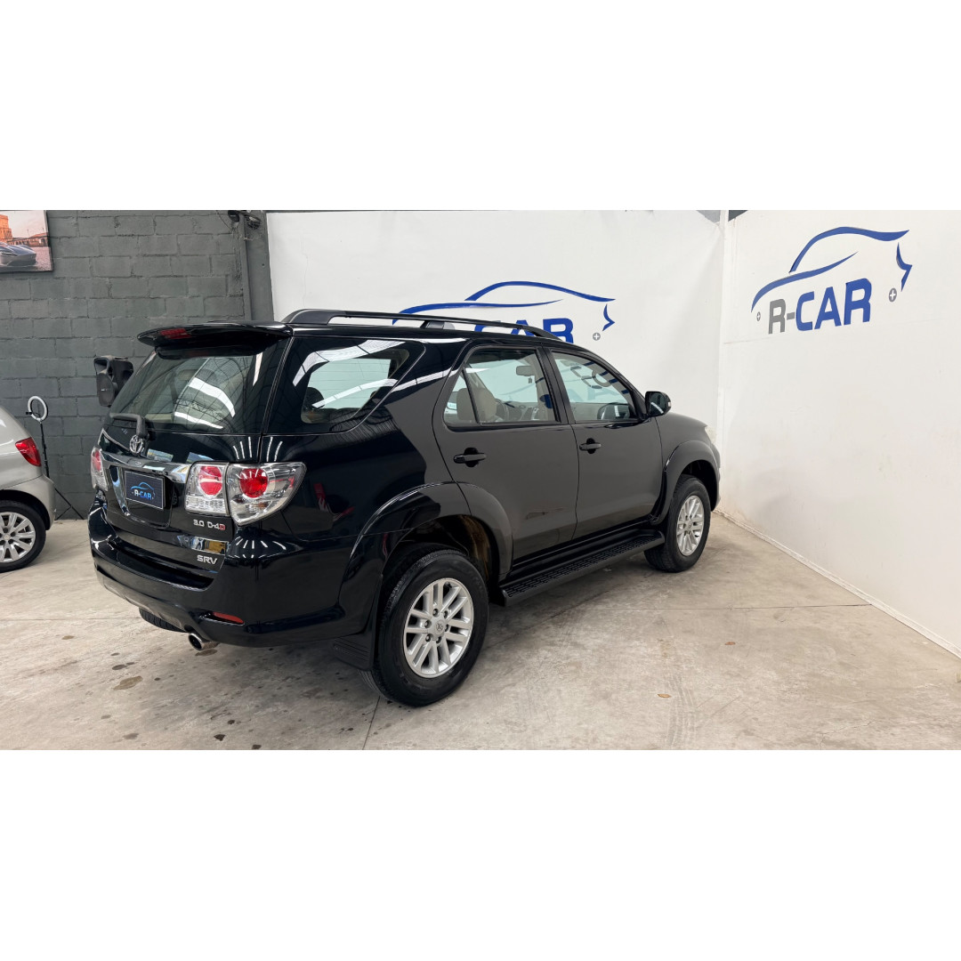 TOYOTA Hilux SW4 3.0 16V 4P SRV 4X4 7 LUGARES TURBO DIESEL AUTOMÁTICO