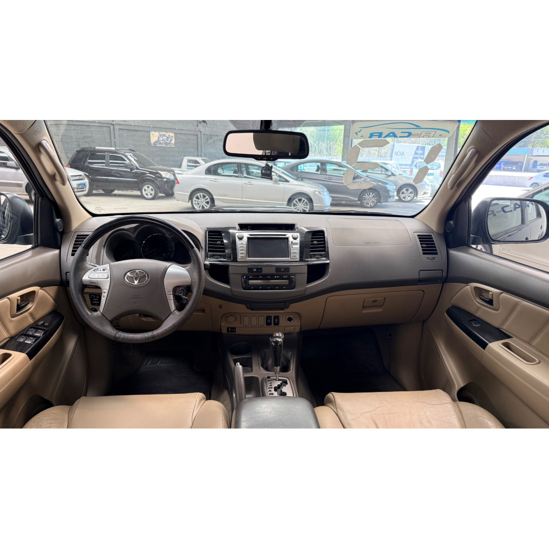 TOYOTA Hilux SW4 3.0 16V 4P SRV 4X4 7 LUGARES TURBO DIESEL AUTOMÁTICO