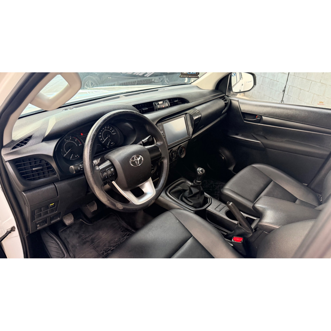 TOYOTA Hilux Caminhonete 2.5 16V 4P 4X4 STD TURBO DIESEL CABINE DUPLA