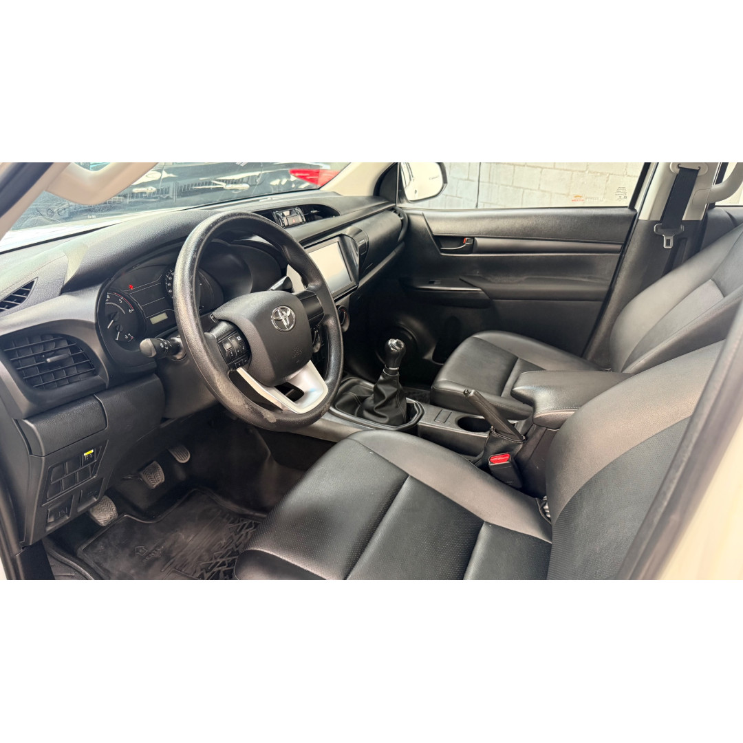 TOYOTA Hilux Caminhonete 2.5 16V 4P 4X4 STD TURBO DIESEL CABINE DUPLA