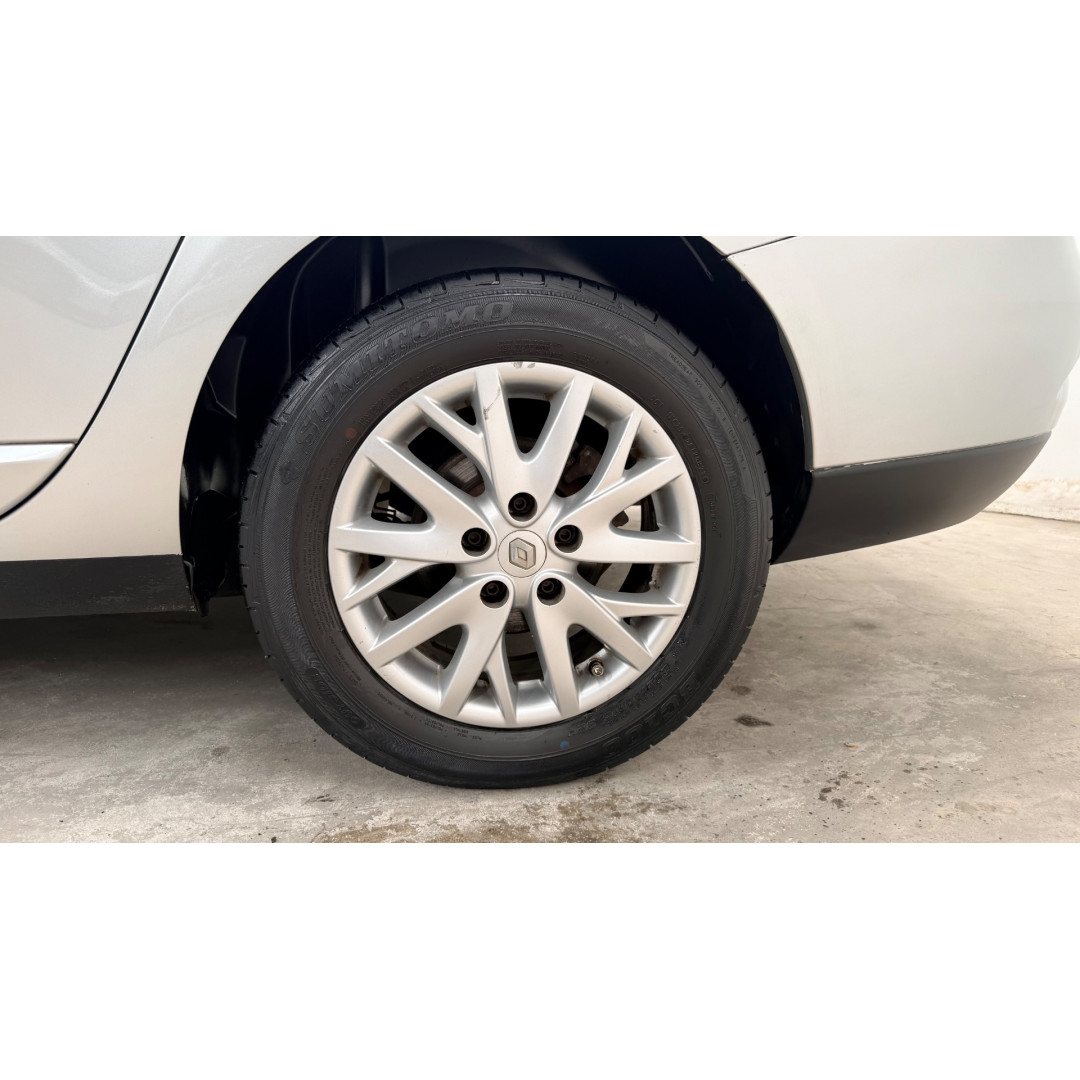 RENAULT Fluence 2.0 16V 4P FLEX DYNAMIQUE AUTOMÁTICO