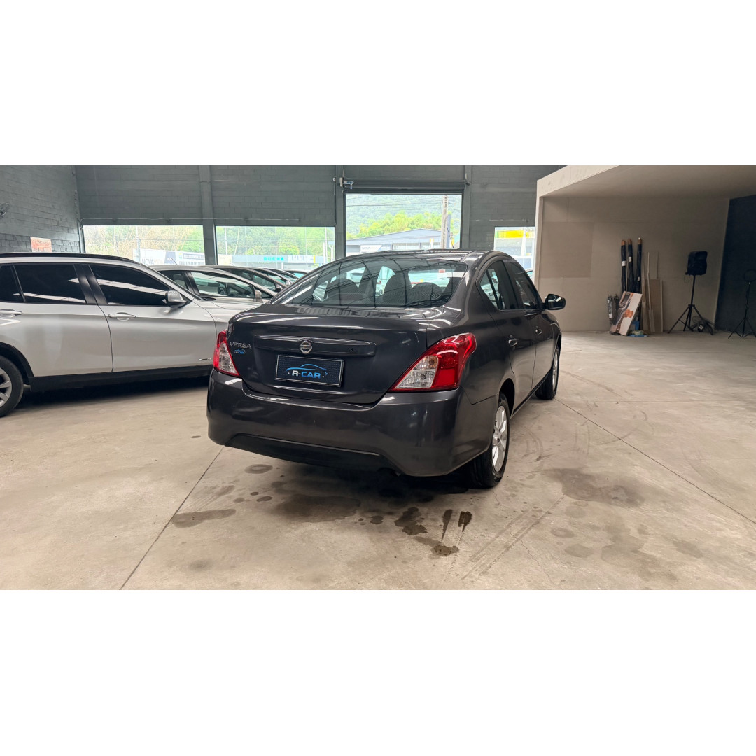 NISSAN Versa Sedan 1.0 4P FLEX S