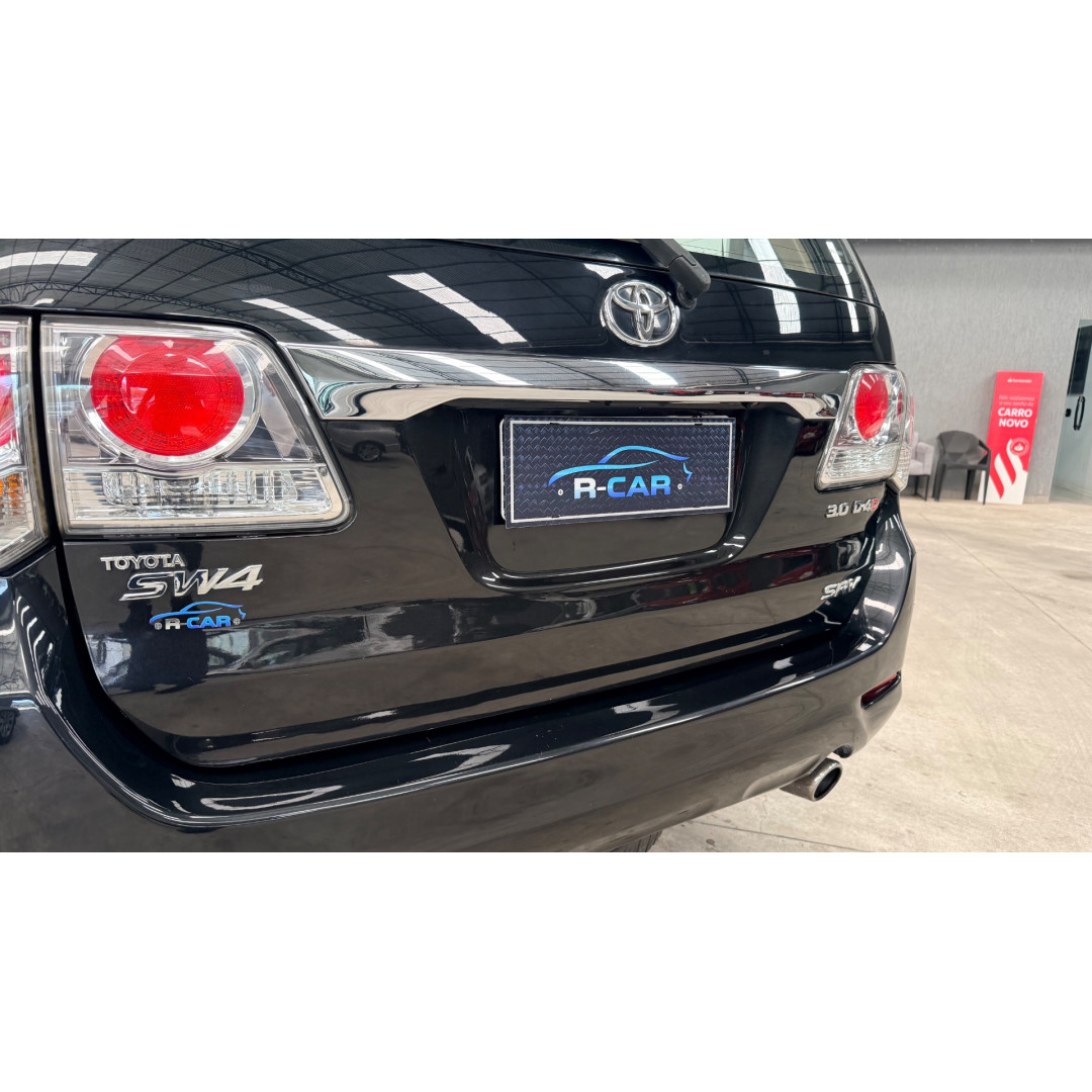 TOYOTA Hilux SW4 3.0 16V 4P SRV 4X4 7 LUGARES TURBO DIESEL AUTOMÁTICO
