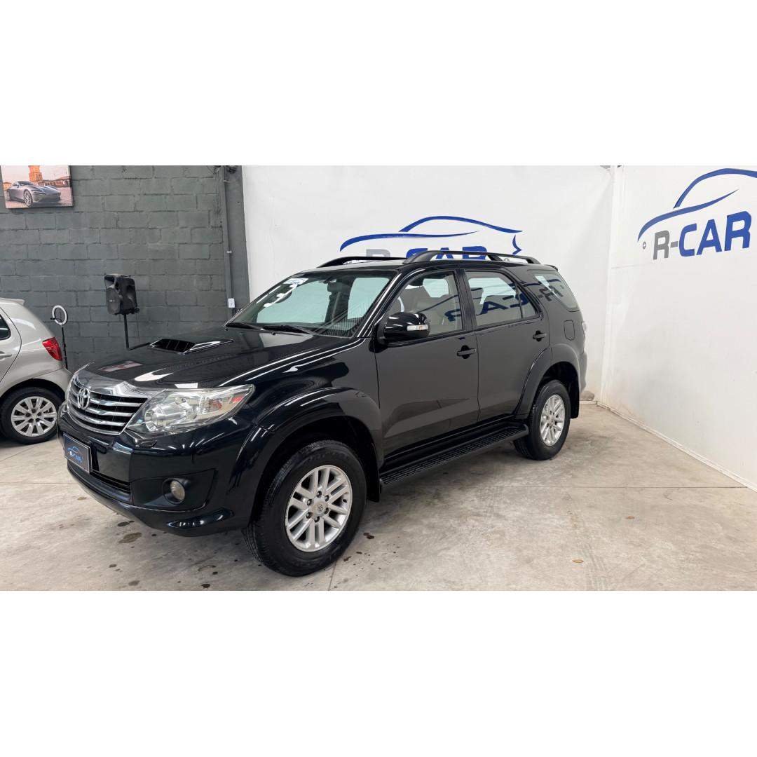 TOYOTA Hilux SW4 3.0 16V 4P SRV 4X4 7 LUGARES TURBO DIESEL AUTOMÁTICO