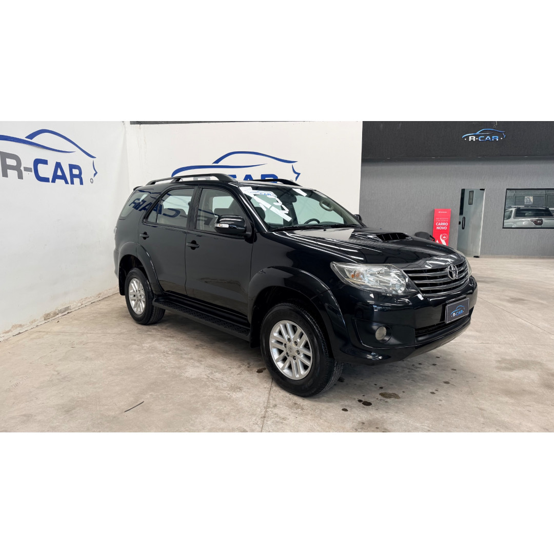 TOYOTA Hilux SW4 3.0 16V 4P SRV 4X4 7 LUGARES TURBO DIESEL AUTOMÁTICO