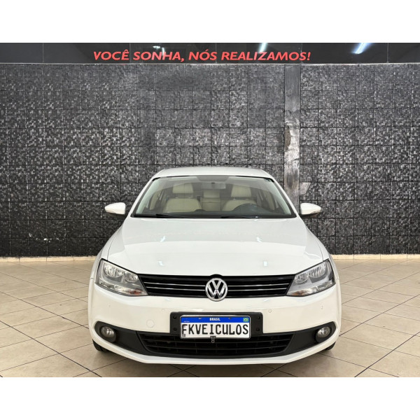 VOLKSWAGEN Jetta 2.0 4P FLEX CONFORTLINE TIPTRONIC AUTOMÁTICO