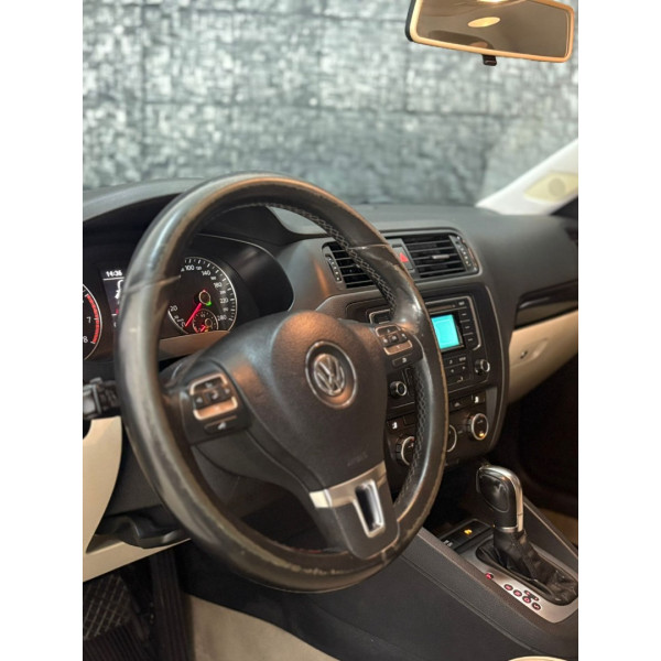 VOLKSWAGEN Jetta 2.0 4P FLEX CONFORTLINE TIPTRONIC AUTOMÁTICO