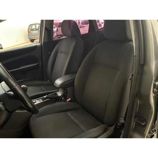 Focus Hatch 1.6 4P GLX
