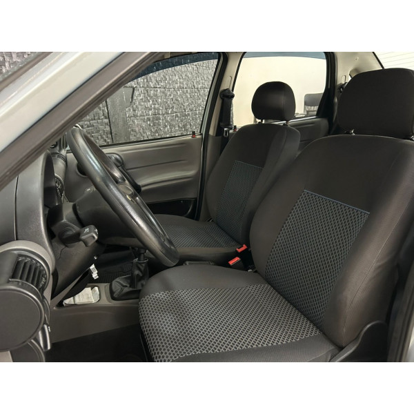 Classic Sedan 1.0 4P