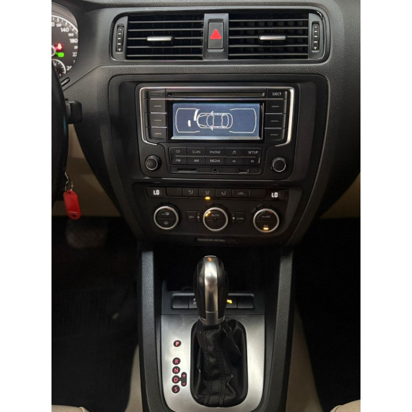VOLKSWAGEN Jetta 2.0 4P FLEX CONFORTLINE TIPTRONIC AUTOMÁTICO