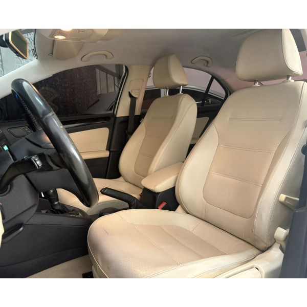 VOLKSWAGEN Jetta 2.0 4P FLEX CONFORTLINE TIPTRONIC AUTOMÁTICO