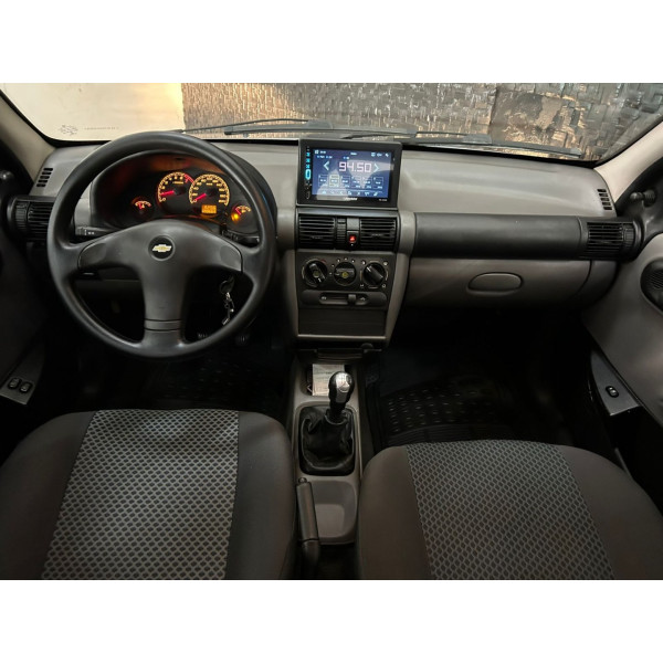 Classic Sedan 1.0 4P