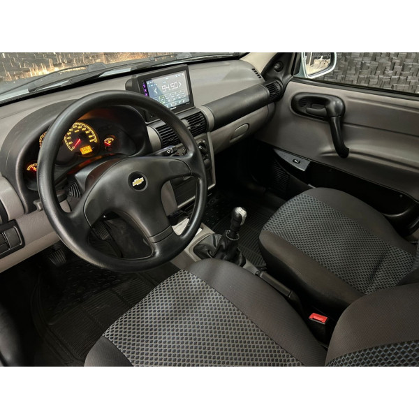 Classic Sedan 1.0 4P