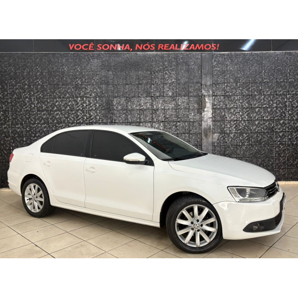 VOLKSWAGEN Jetta 2.0 4P FLEX CONFORTLINE TIPTRONIC AUTOMÁTICO