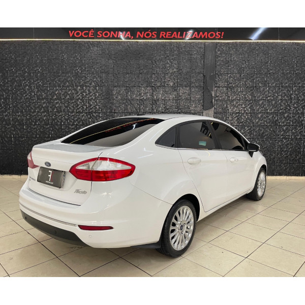 Fiesta Sedan 1.6 4P FLEX TITANIUM POWERSHIFT AUTOMÁTICO