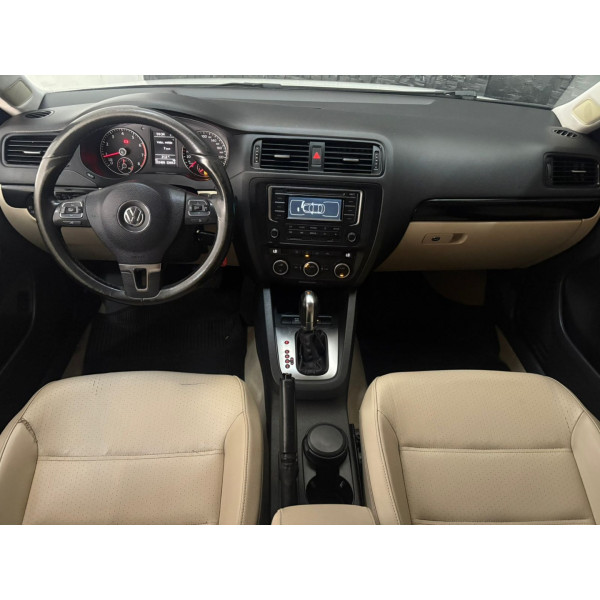 VOLKSWAGEN Jetta 2.0 4P FLEX CONFORTLINE TIPTRONIC AUTOMÁTICO