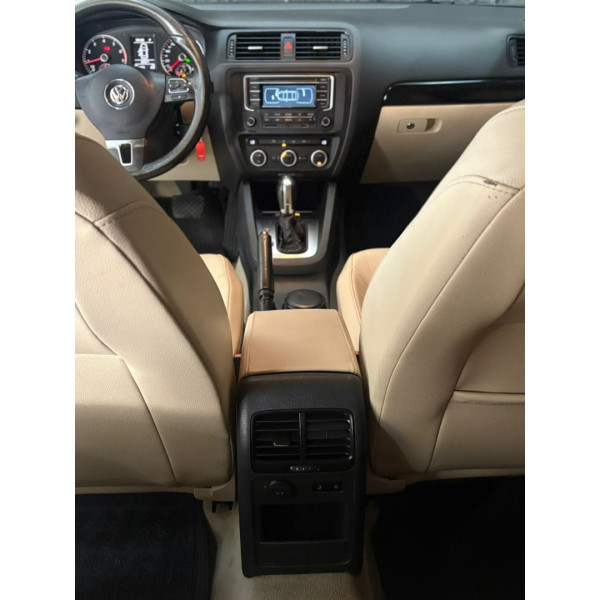 VOLKSWAGEN Jetta 2.0 4P FLEX CONFORTLINE TIPTRONIC AUTOMÁTICO