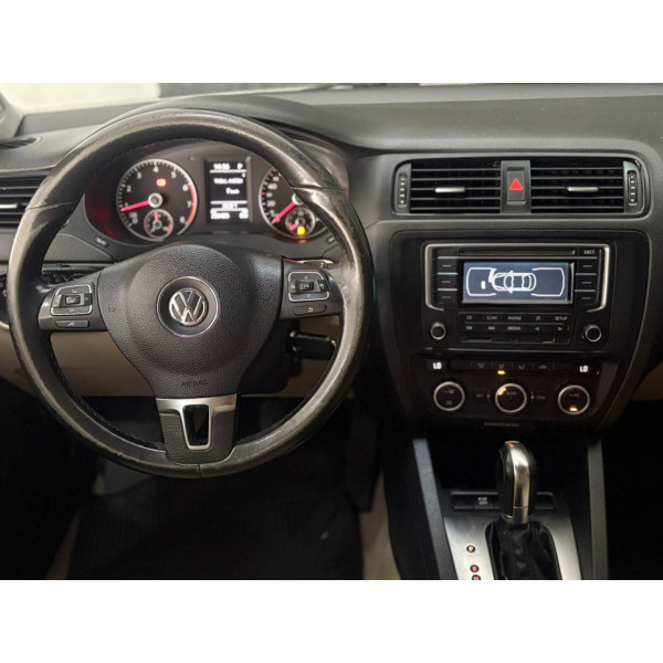 VOLKSWAGEN Jetta 2.0 4P FLEX CONFORTLINE TIPTRONIC AUTOMÁTICO