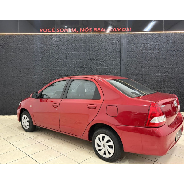 Etios Sedan 1.5 16V 4P FLEX XS