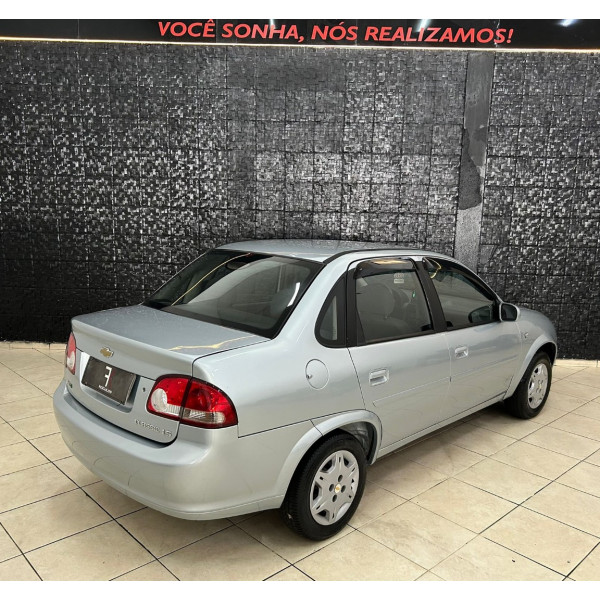 Classic Sedan 1.0 4P