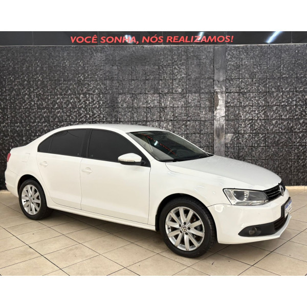 VOLKSWAGEN Jetta 2.0 4P FLEX CONFORTLINE TIPTRONIC AUTOMÁTICO