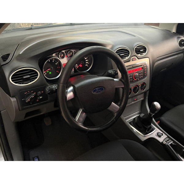 Focus Hatch 1.6 4P GLX