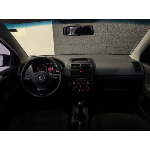 VOLKSWAGEN Polo Sedan 1.6 4P FLEX