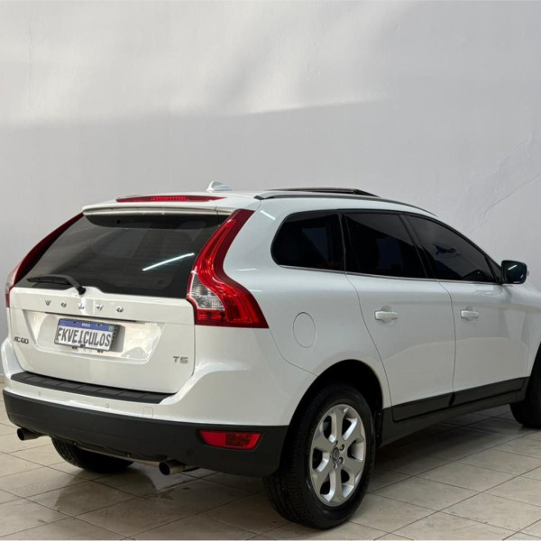 VOLVO XC60 2.0 4P DYNAMIC T5 TURBO AUTOMÁTICO